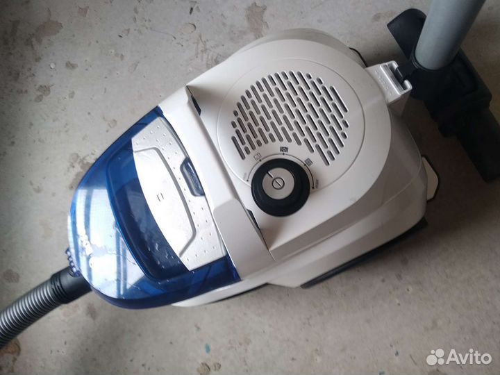 Пылесос Bosch безмешковый