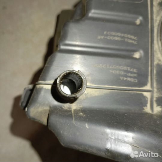 Корпус воздушного фильтра Ford Focus 1.6