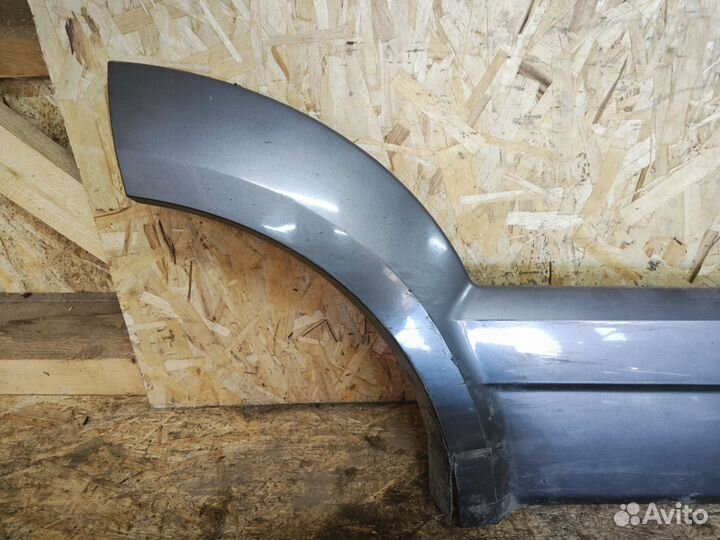 Накладка двери задняя правая Kia Sorento 1