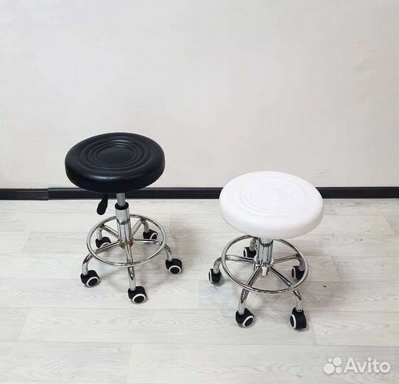 Стул для мастера по наращиванию ресниц