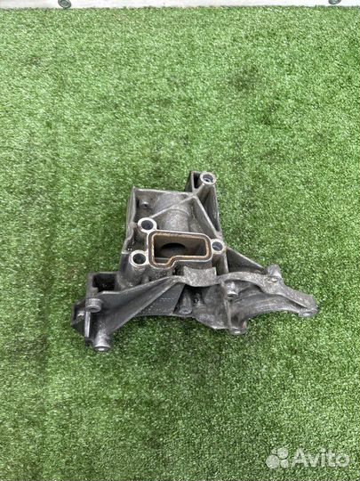 Кронштейн гидроусилителя руля Audi Q7 4L 3.0