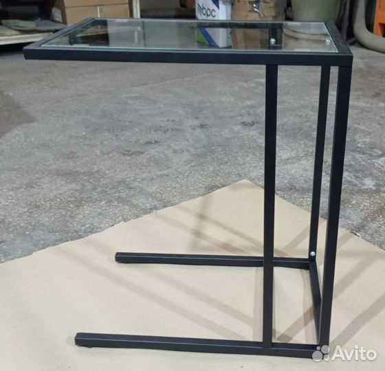 Придиванный столик