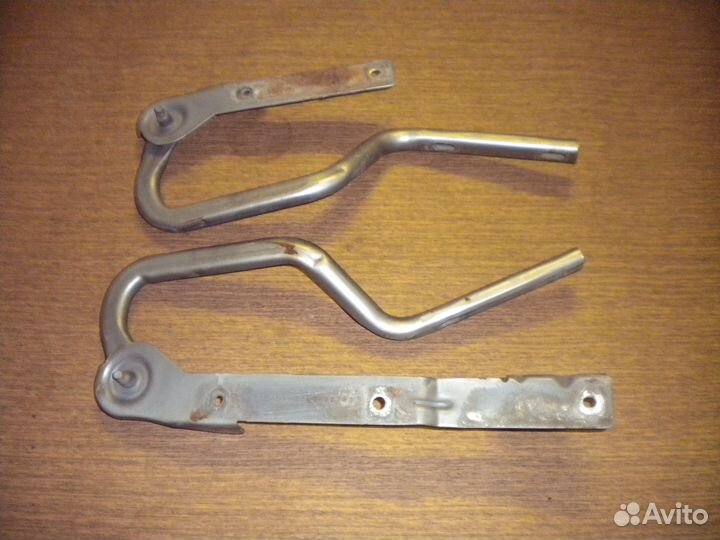 4716451U правая петля капота Chrysler Voyager 3