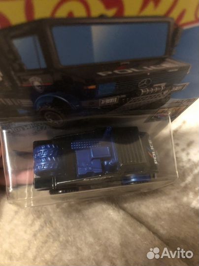 Hot Wheels Mercedes-Benz Unimog 1300 (Th)