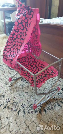 Детская кроватка с маятником для кукол