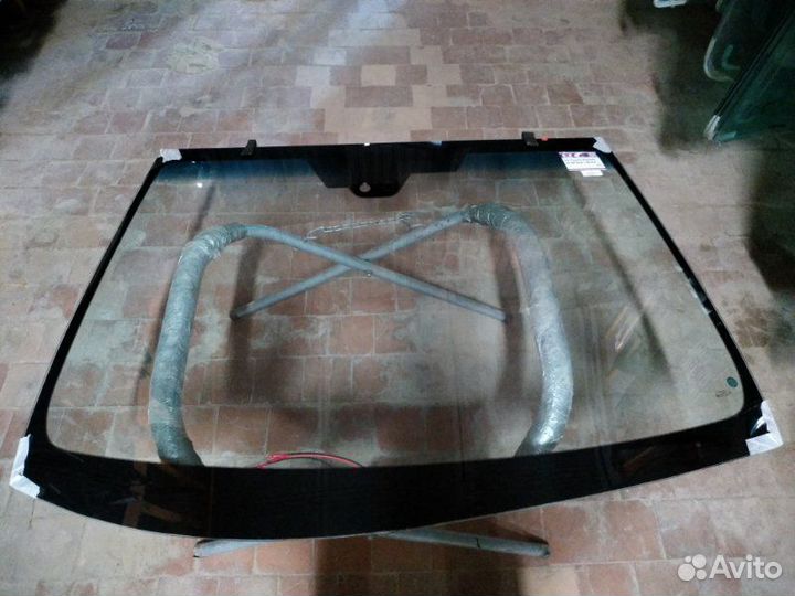 Стекло лобовое переднее Toyota Avensis T270