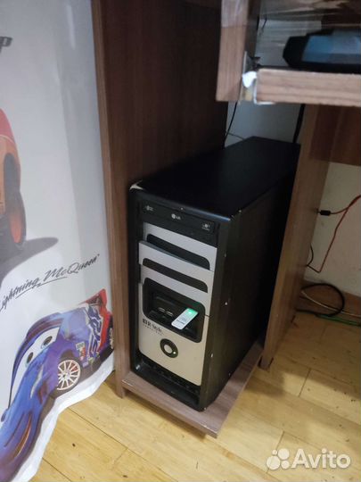 Компьютерный стол