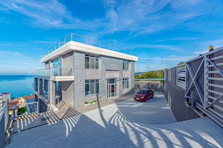 Дом 877 м² на участке 10,7 сот.