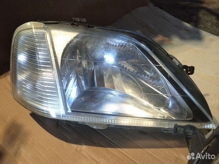 Фары передние и задние фонари Рено Логан 1