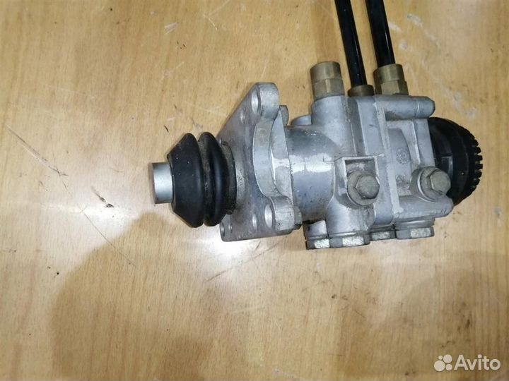 Кран тормозной Грузовые газ 33106