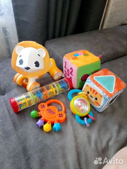 Развивающие игрушки погремушки