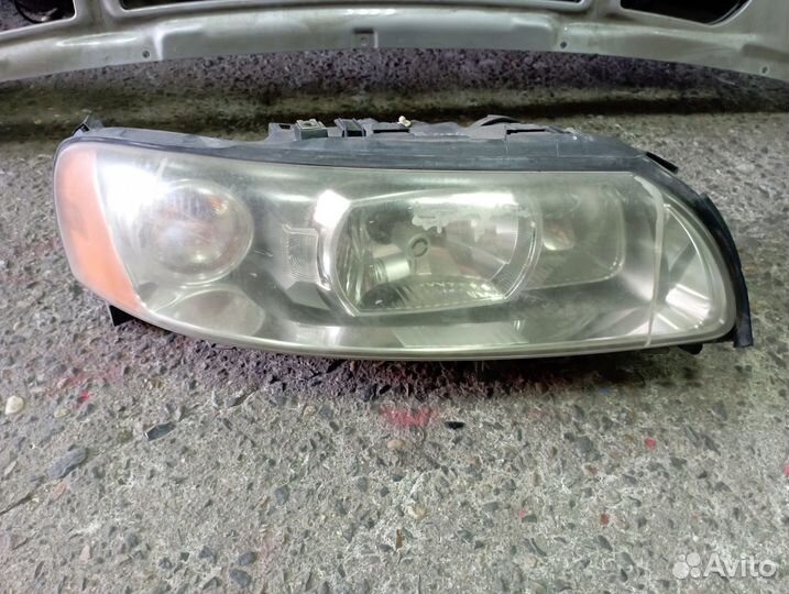 Фара правая Volvo S60 V70 xc70ксенон