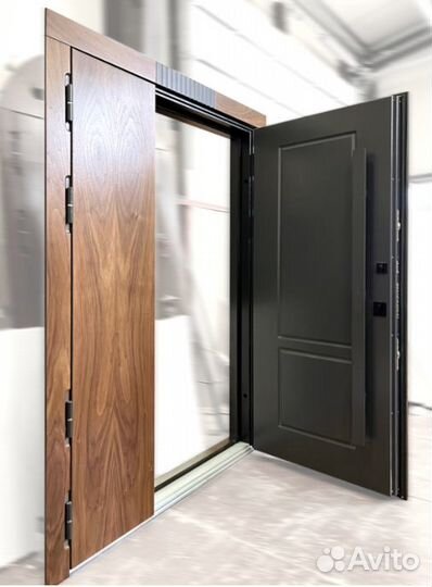 Парадная дверь для загородного дома