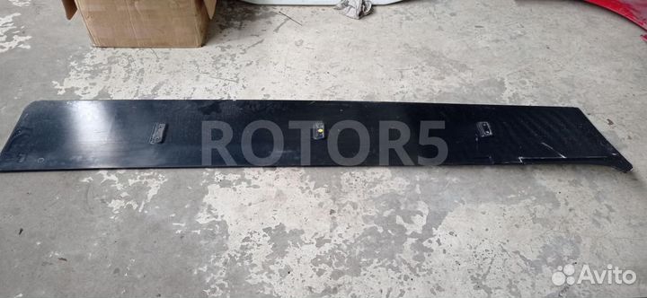 Спойлер (обтекатель) межосевой лев. Mercedes-Benz