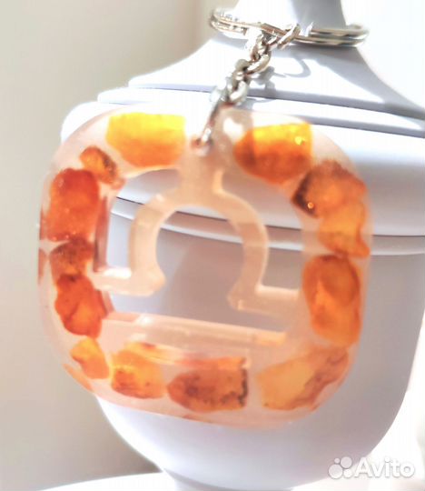 Янтарный брелок Зодиак