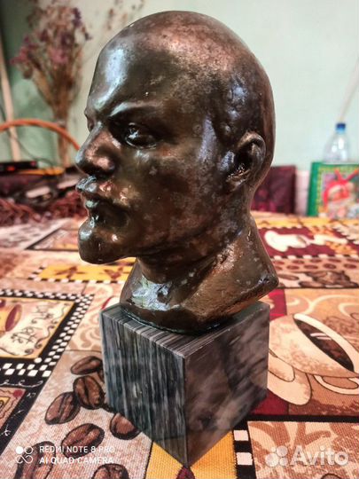 Бюст Ленина
