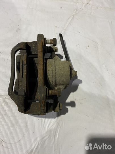 Суппорт передний правый Kia Ceed 2007-2012