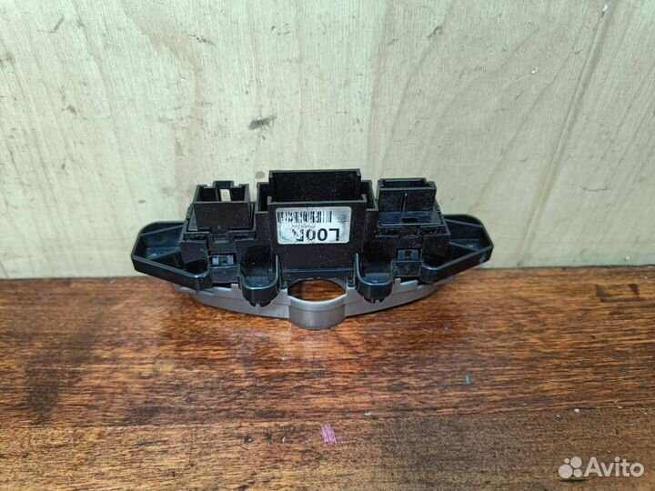 Кнопка подогрева Hyundai Solaris 1 (ящик 04)