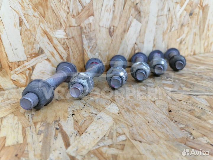 Болт рычага подвески задней Nissan X-Trail