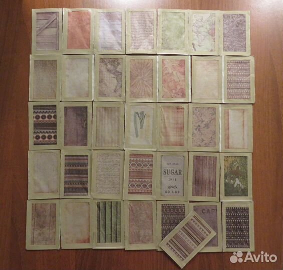 Коллекция пустых пакетиков сахара