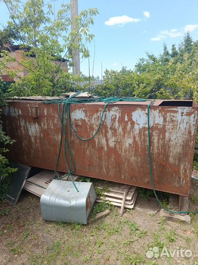 Трех кубовая ёмкость для воды