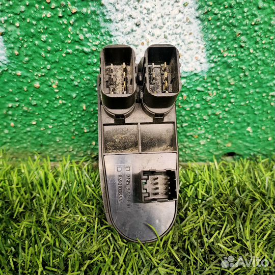 Блок кнопок стеклоподъемника на Лада Гранта 1