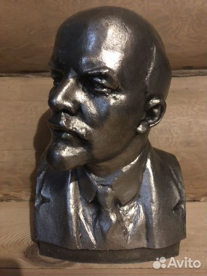 Бюст Ленин
