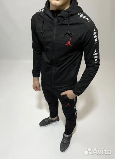 Спортивный костюм