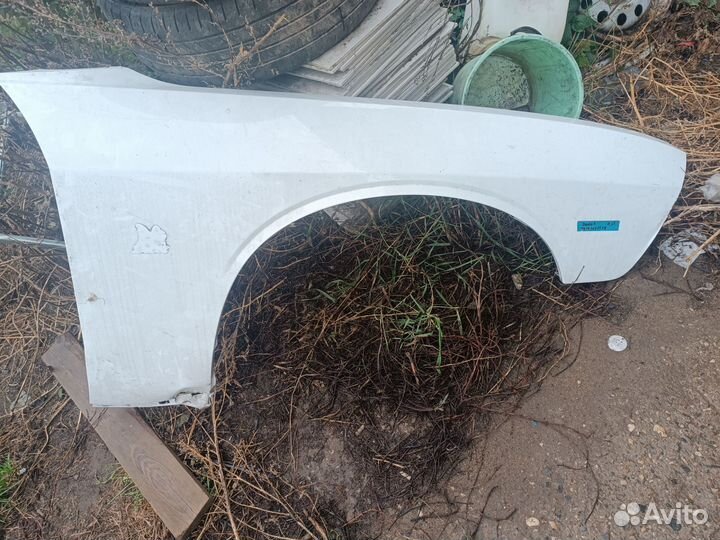 Крыло dodge challenger