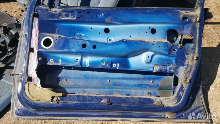 Дверь передняя правая vw passat b3 пассат б3 синяя