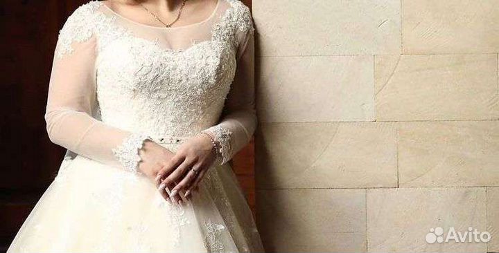 Свадебное платье со шлейфом