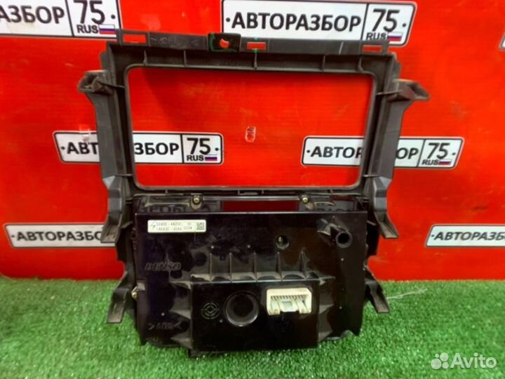 Блок управления климат-контролем Toyota Ipsum