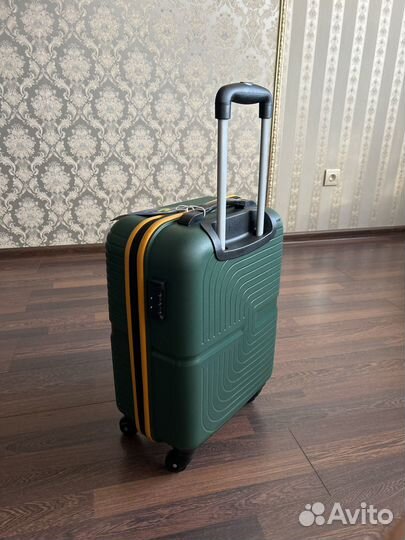 Чемодан на колесах ручная кладь новый
