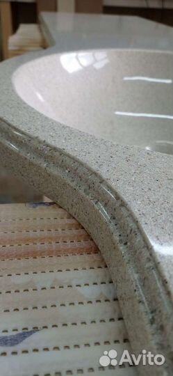 Столешница из жидкого гранита в ванную комнату