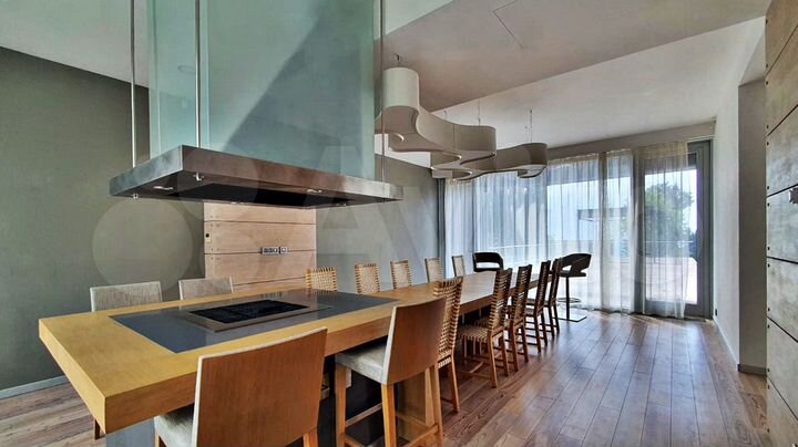 Дом 482 м² на участке 18 сот.