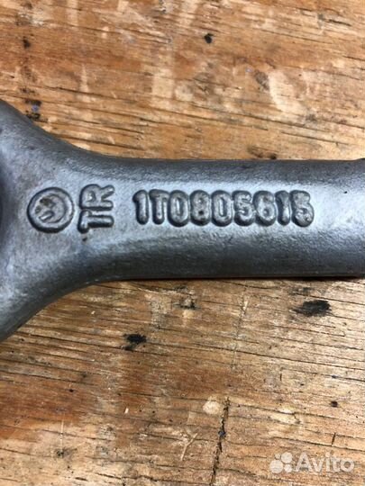 Крюк буксировочный Volkswagen Passat 3C5 BVY