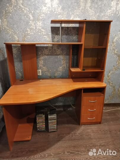 Компьютерный стол