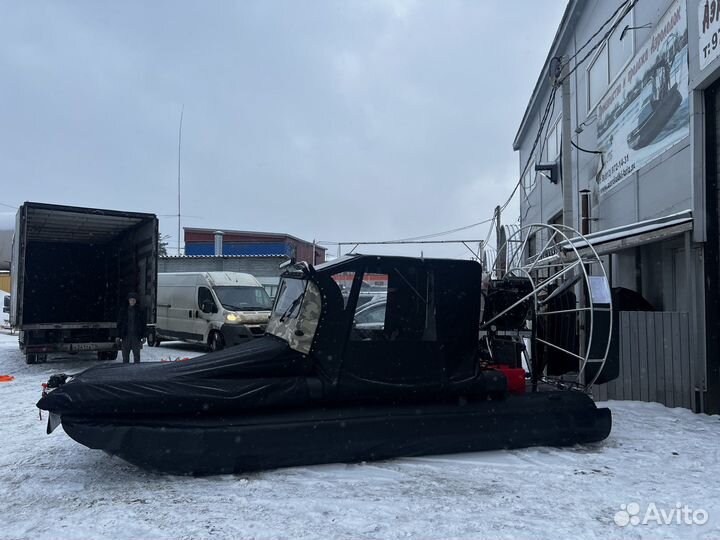 Аэролодка Бриз 535 6 человек / 900 кг /135 л.с