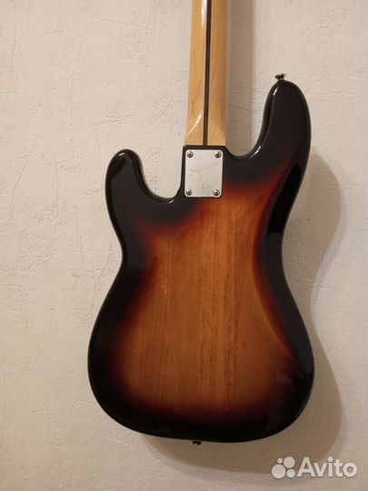 Бас гитара fender precision bass