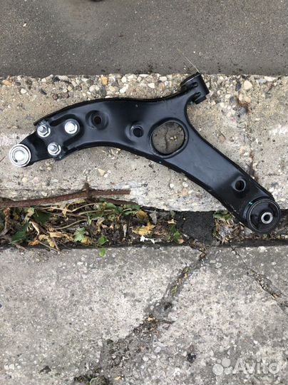 Рычаг передний нижний правый