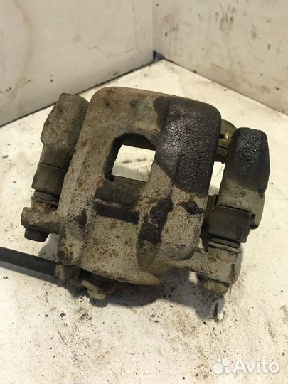 Суппорт тормозной передний левый Mitsubishi