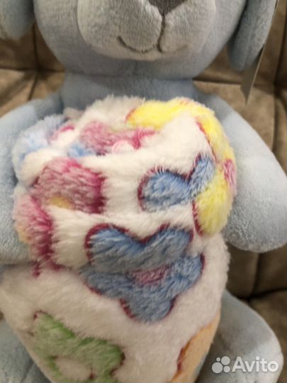 Игрушка собака с пледом