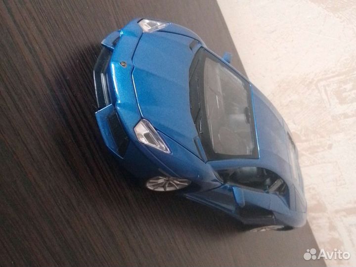 Большая игрушечная машина