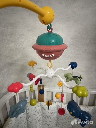 Музыкальный мобиль на кроватку