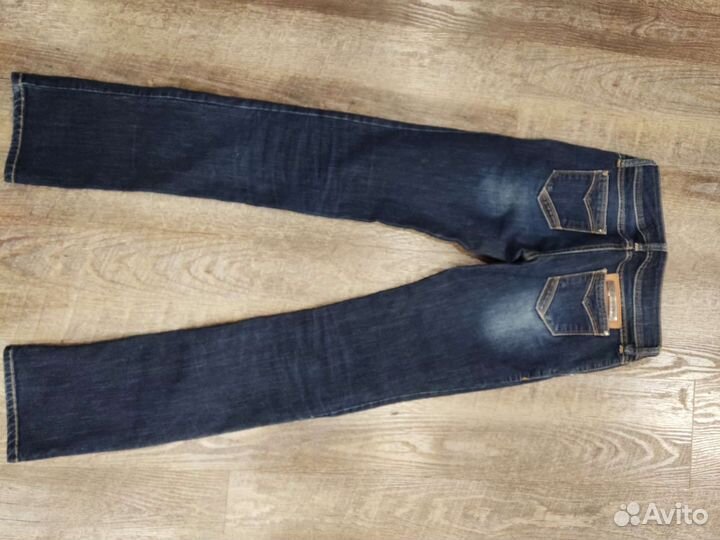 Джинсы женские 26 armani jeans