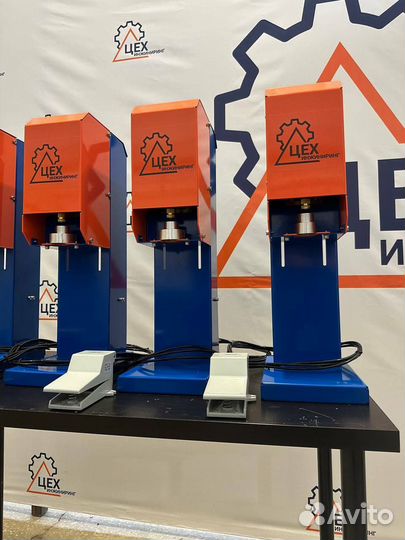 Автомат винтовой для укупорки бутылок