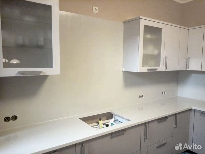 Столешница с фартуком кухня из камня Hi-Macs м2