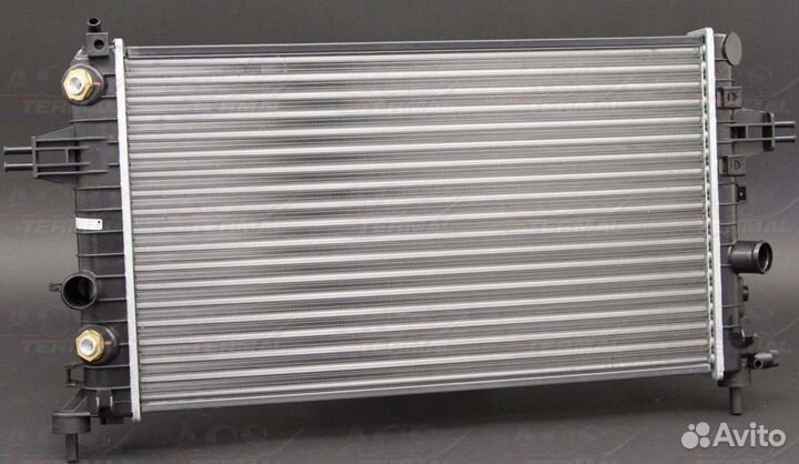 Радиатор охлаждения Opel Astra H Zafira B наличие