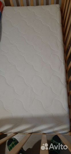 Детская кроватка с матрасом