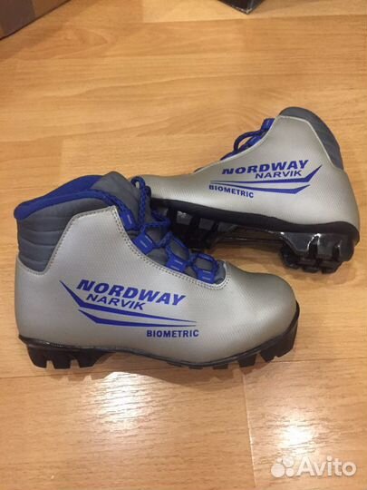 Лыжные ботинки и коньки